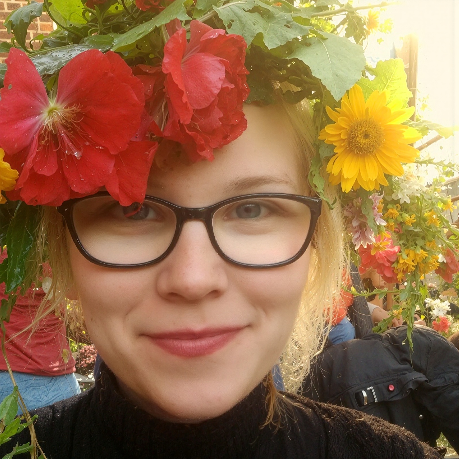 Karolina Kosztowny - portret pedagoga i artystki-plastyka w pracowni Mini Atelier